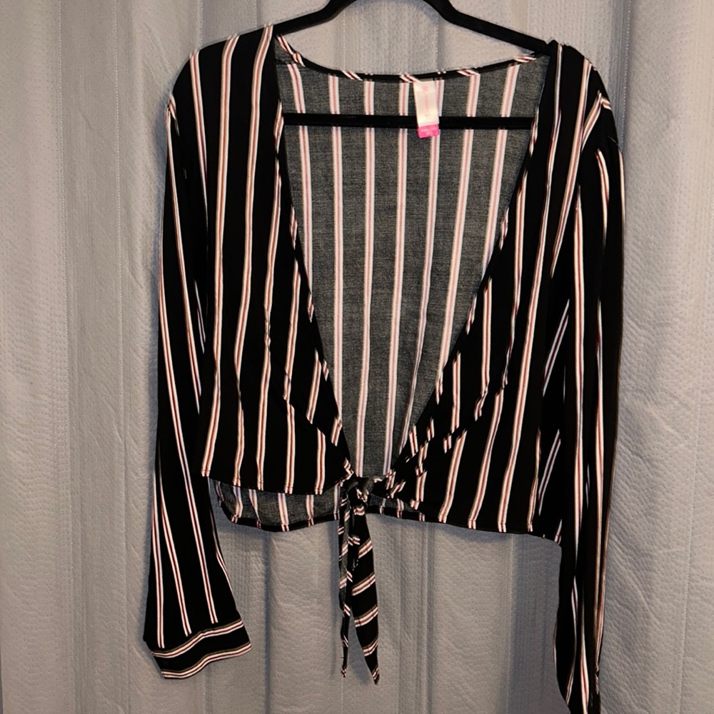 front knock tie stripe shirt
